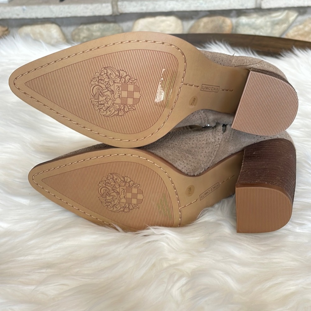 Vince Camuto heeled booties - Picture 4 of 4